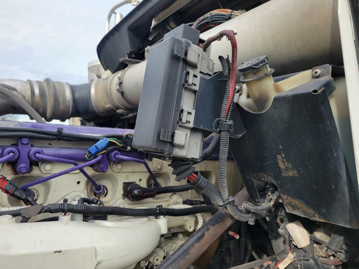 2012-kenworth-w900l-image-33