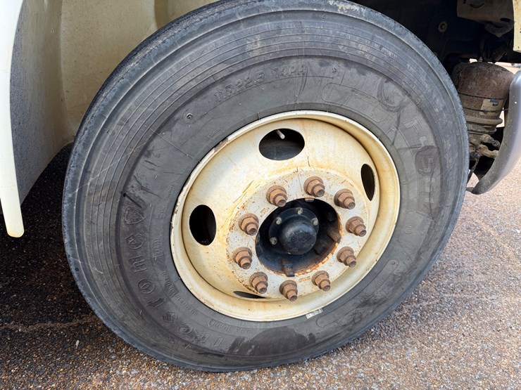 2018-international-durastar-4400-image-8