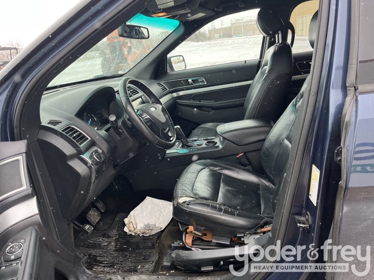 ford-explorer-xlt-image-15