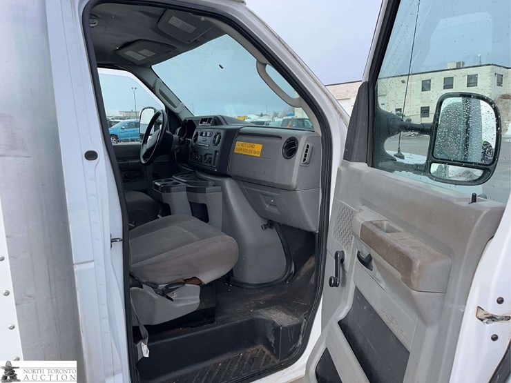 2013-ford-e350-image-25