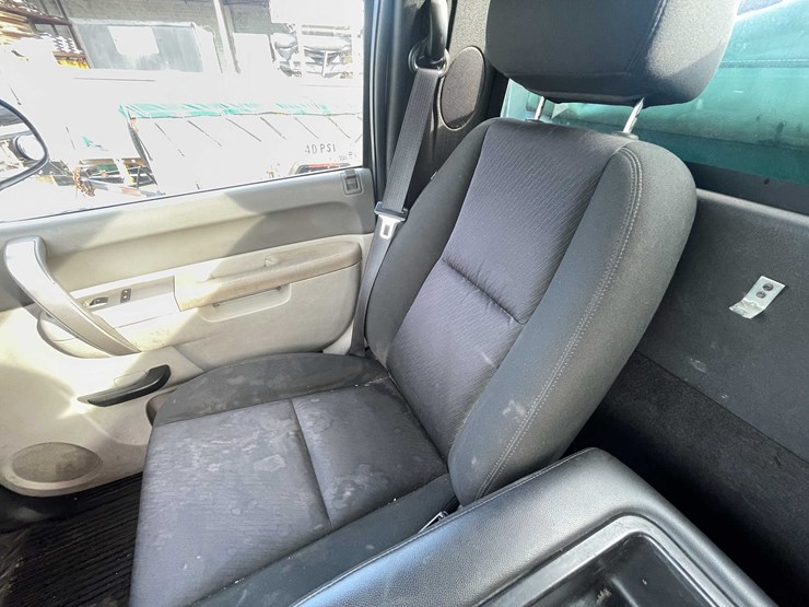 2011-chevrolet-1500-image-53