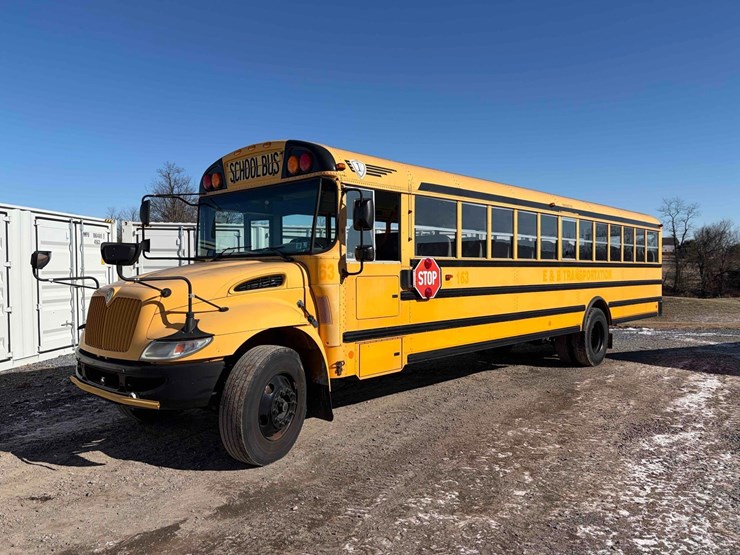 2011-international-school-bus-image-1