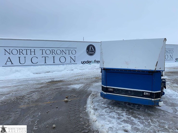 2010-zamboni-445-image-2