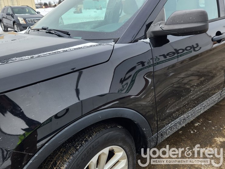 2016-ford-explorer-image-14