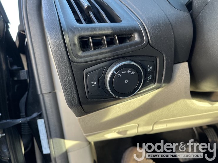 2014-ford-focus-image-22