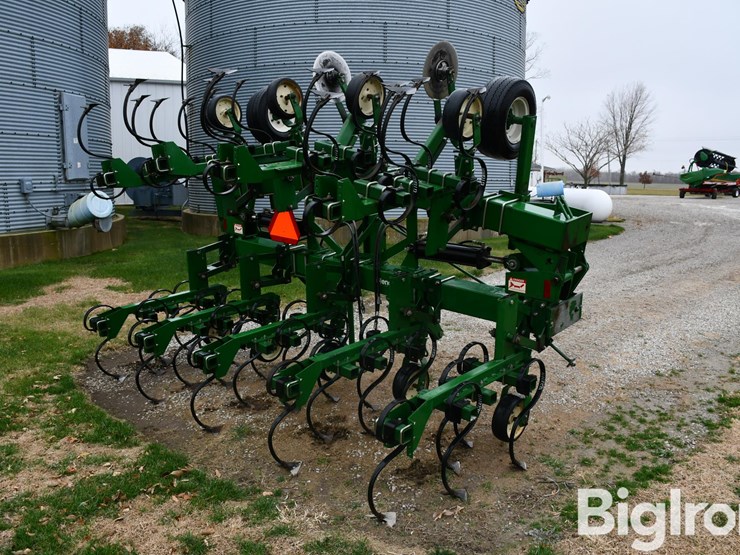 glencoe-8r30-cultivator-image-5