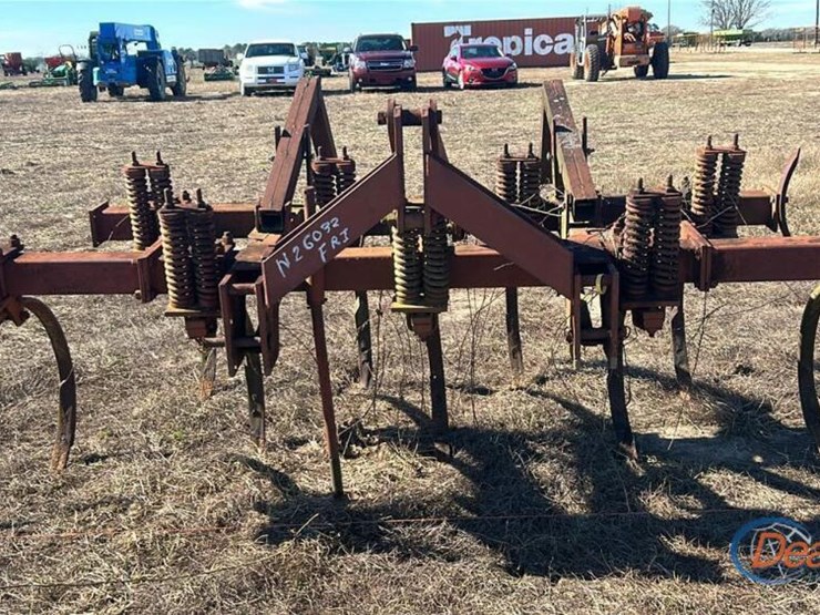 international-chisel-plow-image-2