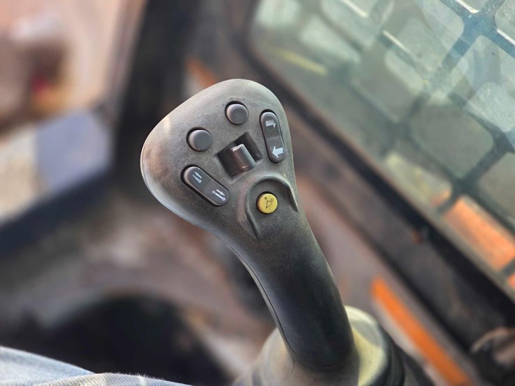 2008-bobcat-a300-image-32