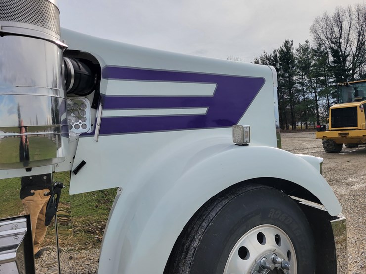 2012-kenworth-w900l-image-28