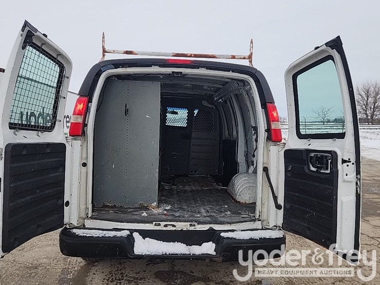 2011-gmc-savana-g2500-image-25