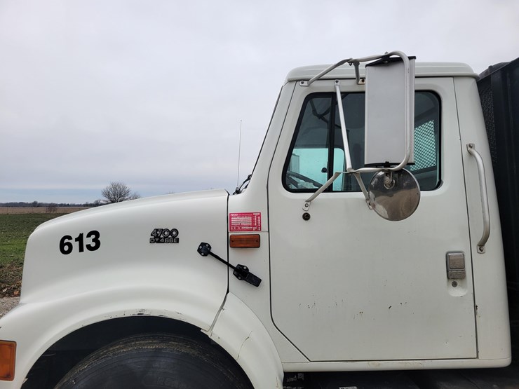 2000-case-ih-4700-image-3