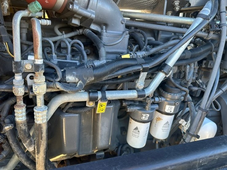 #4295-•-**rogator-900c-4x4-self-propelled-sprayer-agca0900lnnnl1061-image-14