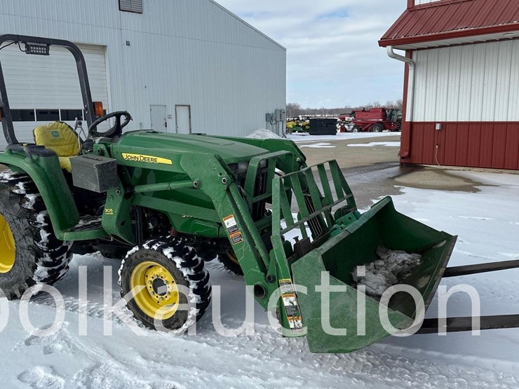 john-deere-3038e-image-1