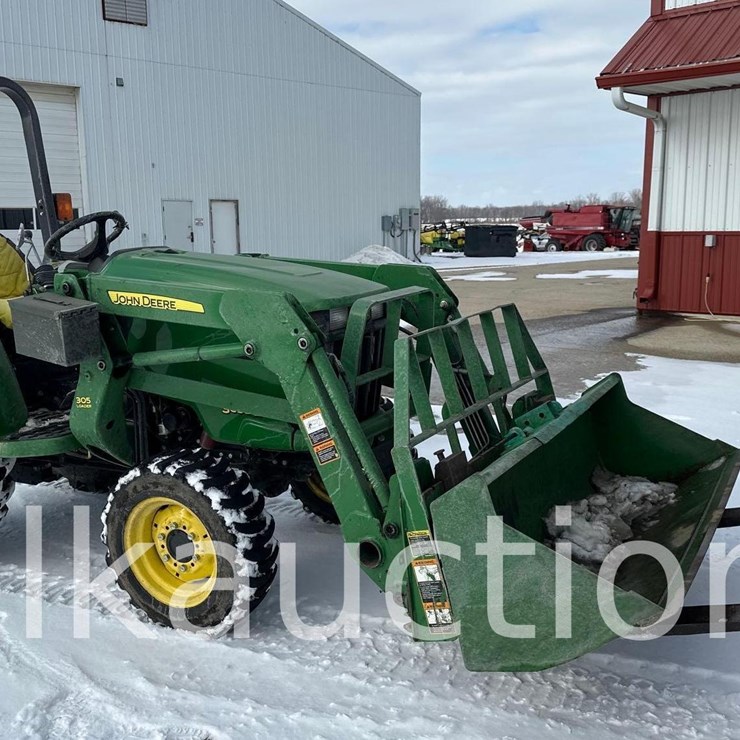 JOHN DEERE 3038E