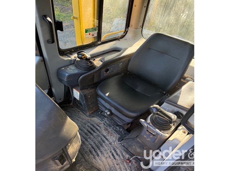 2005-komatsu-d65ex-15-image-10