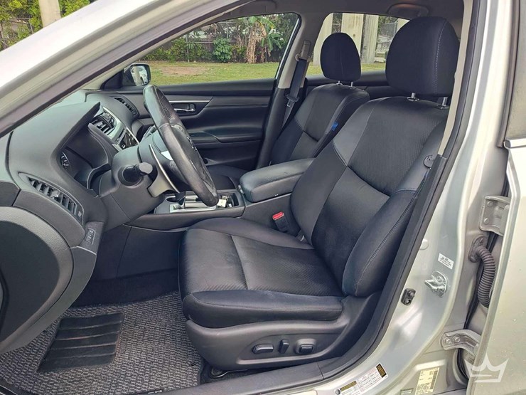 2017-nissan-altima-sedan-image-26
