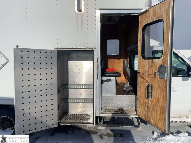 2014-ford-e-series-s/a-cube-van-image-22