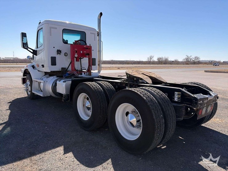 2013-peterbilt-567-image-3