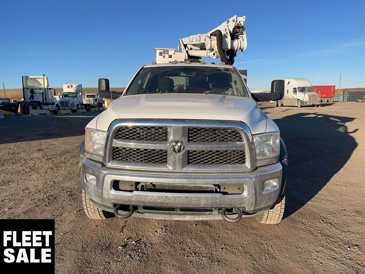 2014-ram-5500-4x4-s/a-bucket-truck-image-9