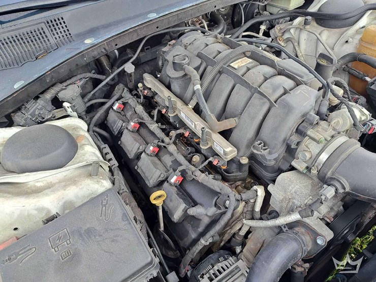 2013-dodge-charger-sedan-image-18