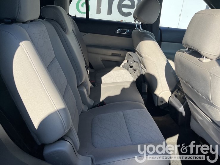 2013-ford-explorer-image-34