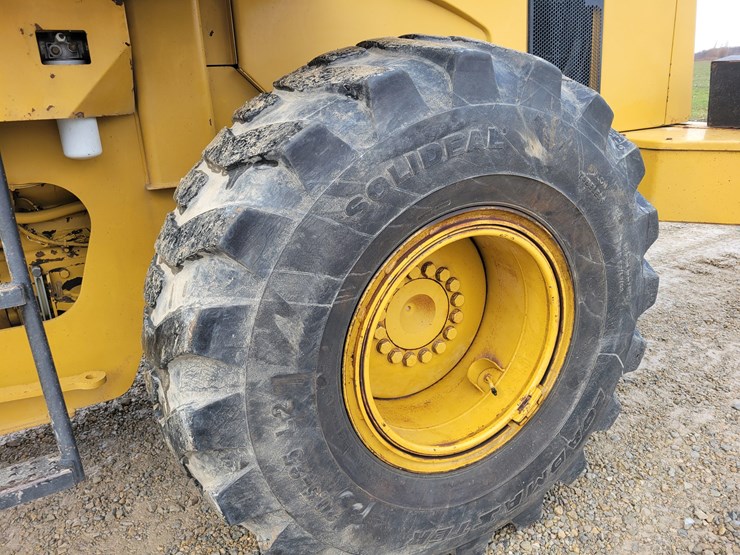 2004-caterpillar-938g-image-12