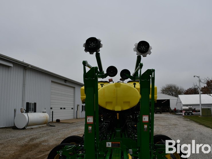 2023-john-deere-1775nt-image-11