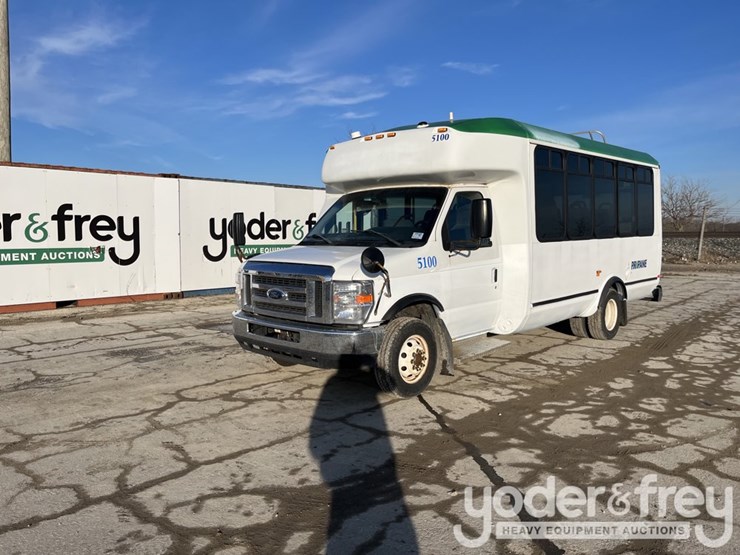 2016-ford-e450-image-2