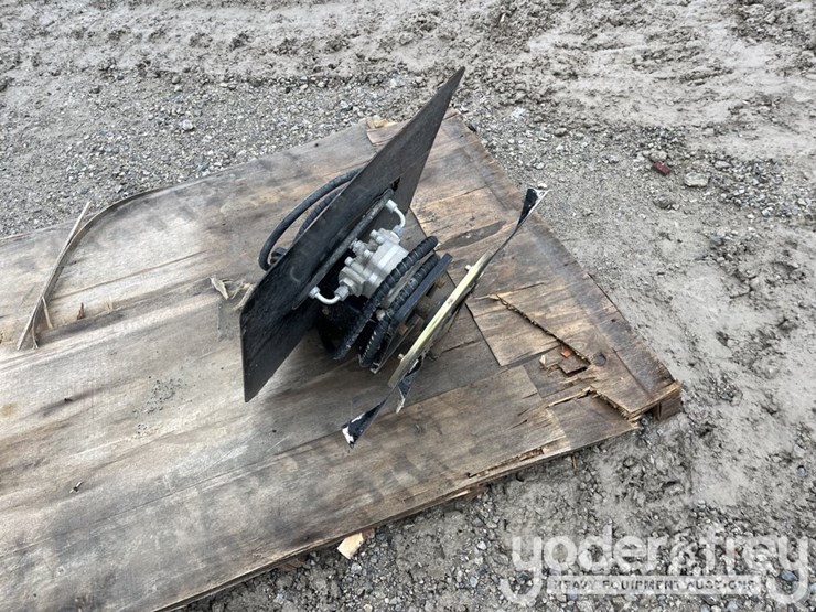 mini-hedge-trimmer-to-suit-mini-skidsteer-image-3