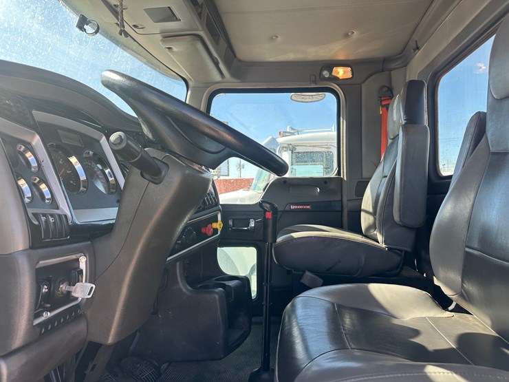2019-kenworth-t800-image-8
