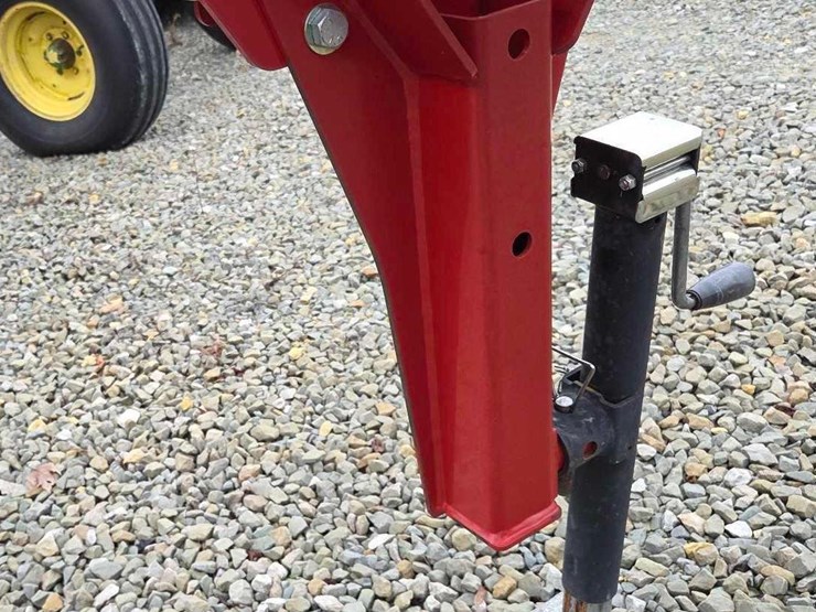 2020-new-holland-210-image-41