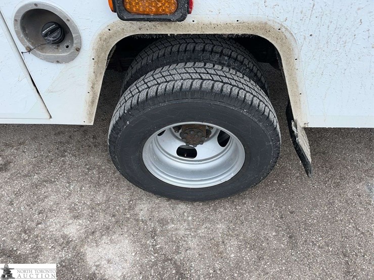 2017-chevrolet-express-s/a-ambulance-image-9