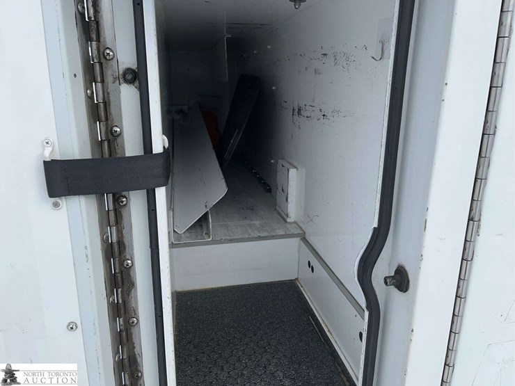 2017-chevrolet-express-s/a-ambulance-image-39