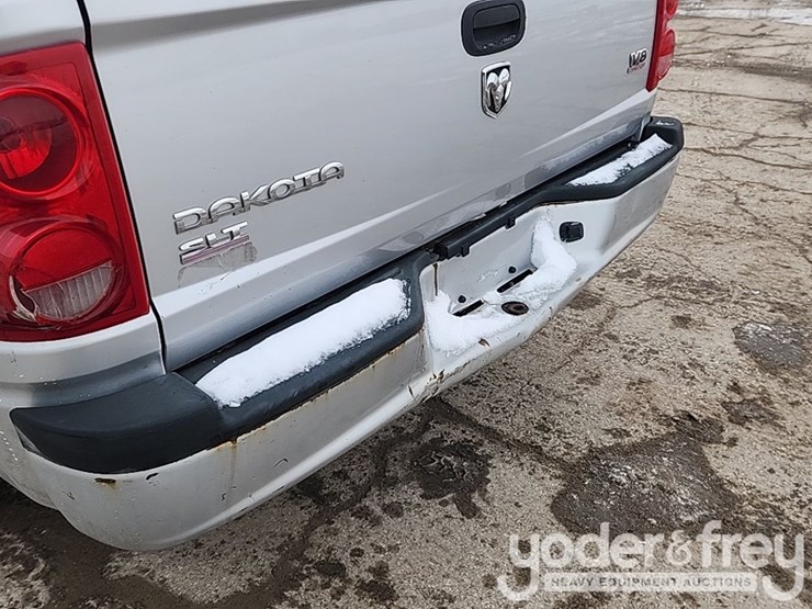 2011-dodge-dakota-image-28