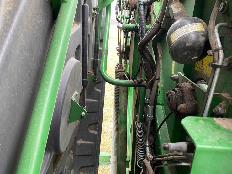 mchale-750-v6-round-baler,-image-35