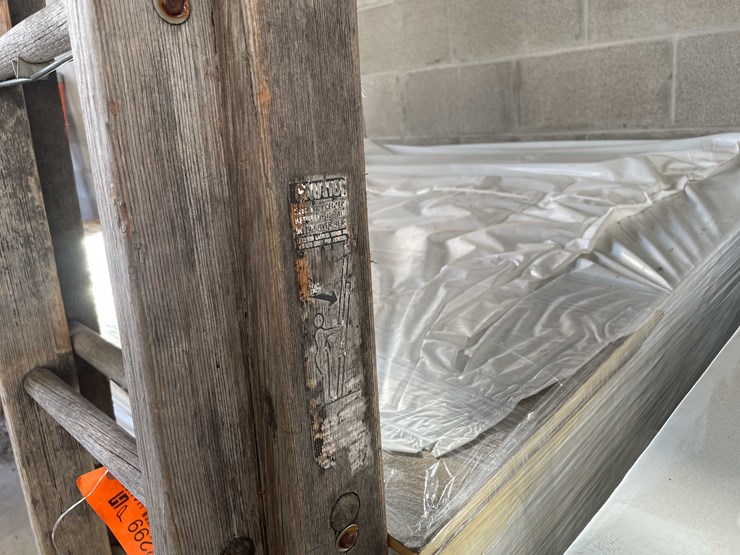 #2299-•-wooden-extension-ladder-image-8