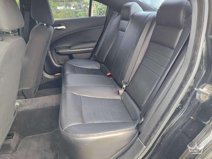 2015-dodge-charger-sedan-image-29