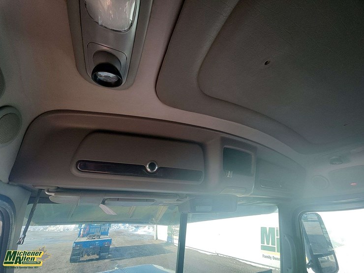 2013-peterbilt-388-image-22