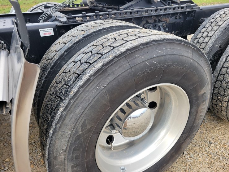 2020-kenworth-t680-image-9