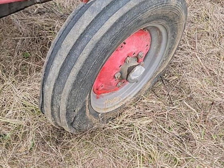 massey-ferguson-135-image-11