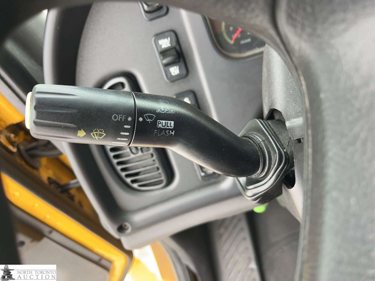 2018-freightliner-m2-106-image-22