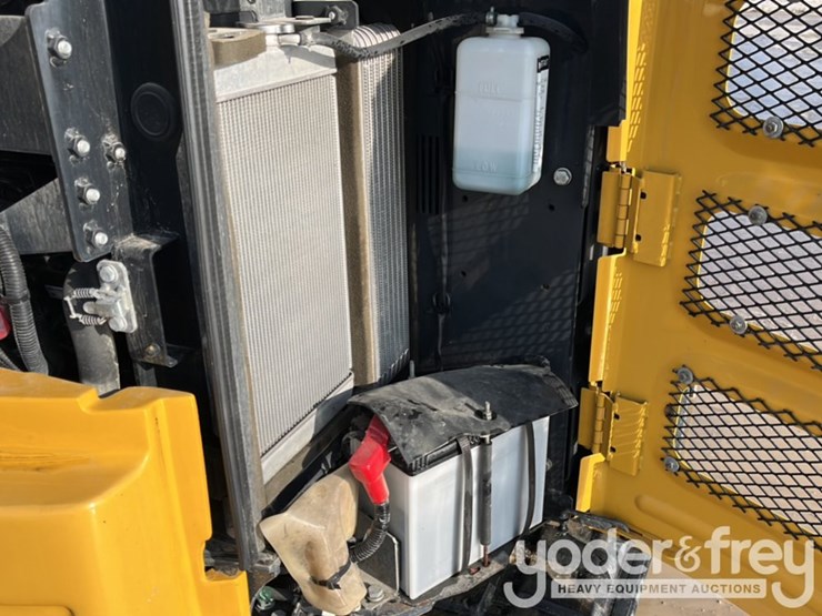 2021-deere-26g-image-26