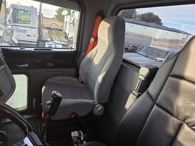 2013-peterbilt-388-image-81