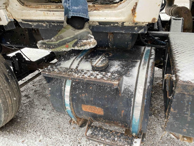 1983-ford-9000-image-36