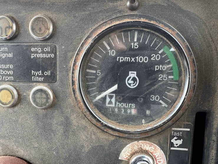 1973-allis-chalmers-7050-tractor-image-32