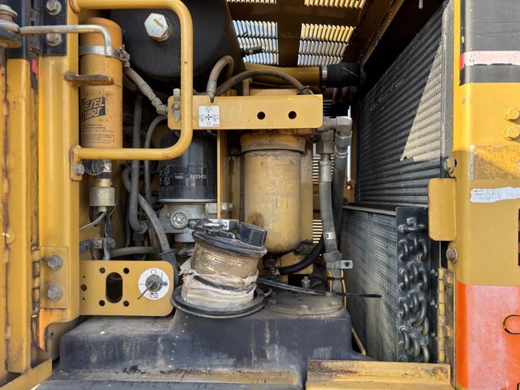 2005-caterpillar-143h-image-58