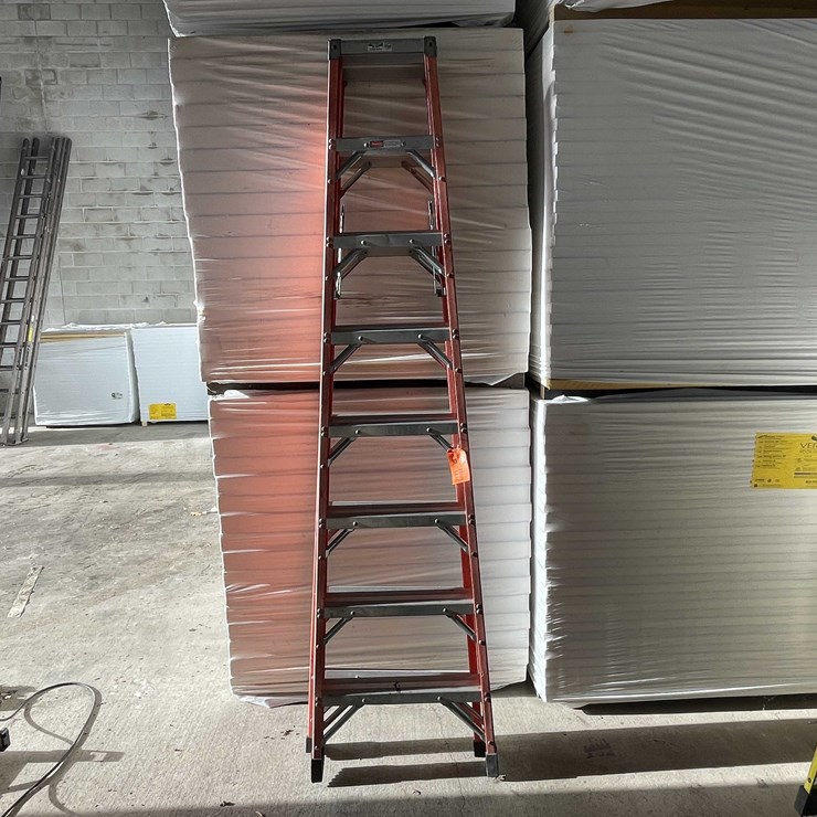 #2773 • Titan 8' Fiberglass Ladder