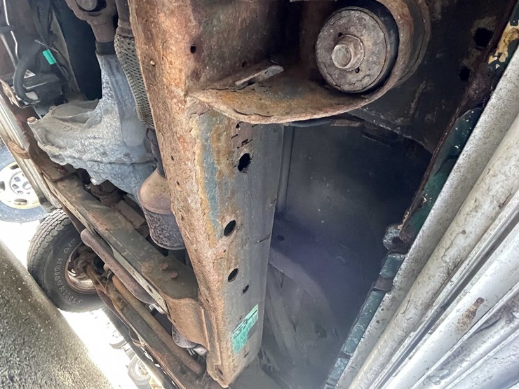 2011-chevrolet-1500-image-24