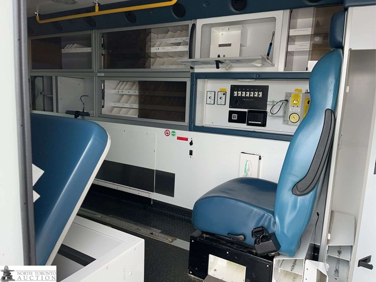 2017-chevrolet-express-g3500-image-32