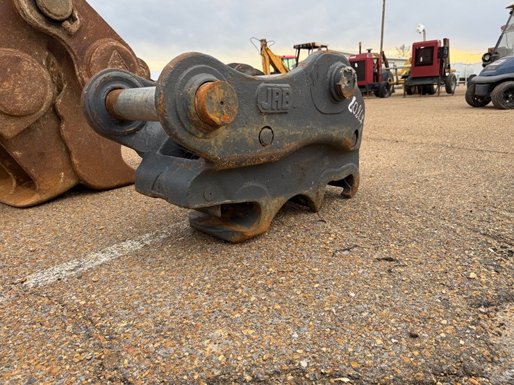 #7807-•-jkb-quick-coupler-for-excavator-bucket-image-6